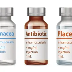 Trzy fiolki z lekami: "Panacea", "Antibiotic" i "Placebo". Zastanawiasz się, placebo co to? To substancja bez działania leczniczego.