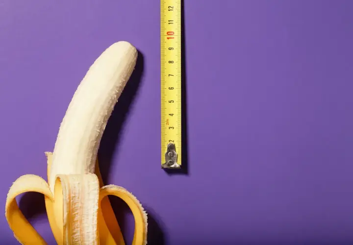 Banan obok miarki. Czy to symbol mikropenisa?