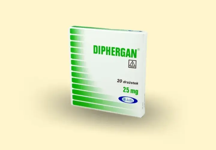 Opakowanie leku Diphergan 25 mg, 20 drażetek. Stosowany na różne dolegliwości, np. alergie.