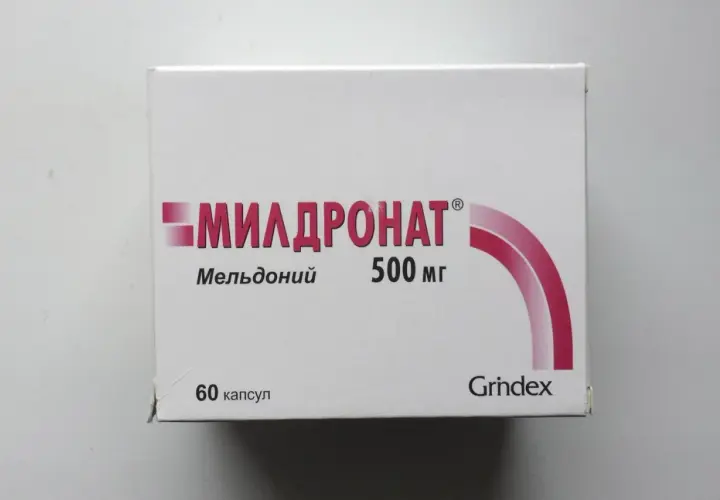 Opakowanie leku Mildronat 500 mg, zawierające 60 kapsułek. Meldonium to substancja czynna tego preparatu.