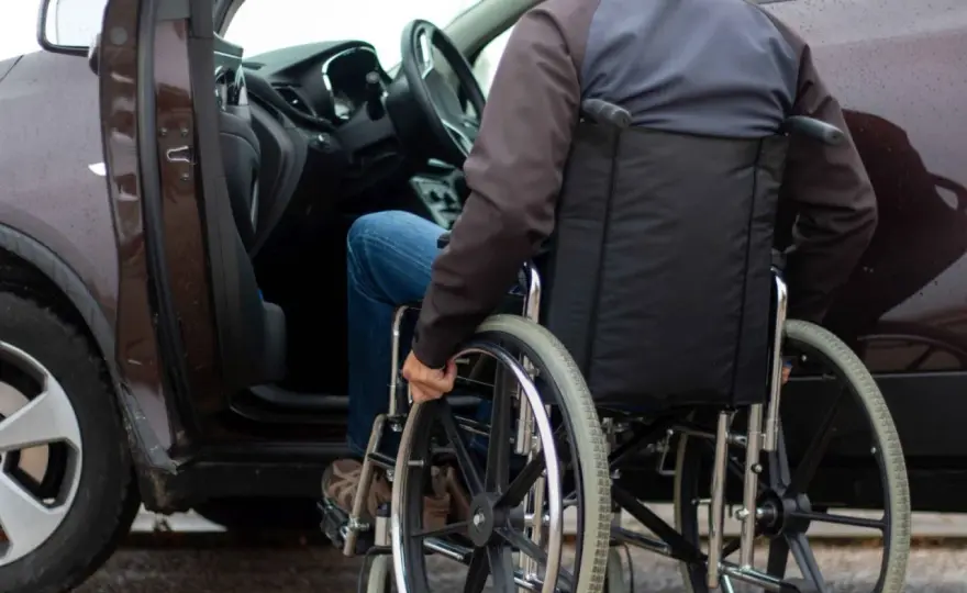 Ulga rehabilitacyjna na samochód - kto i co może odliczyć?