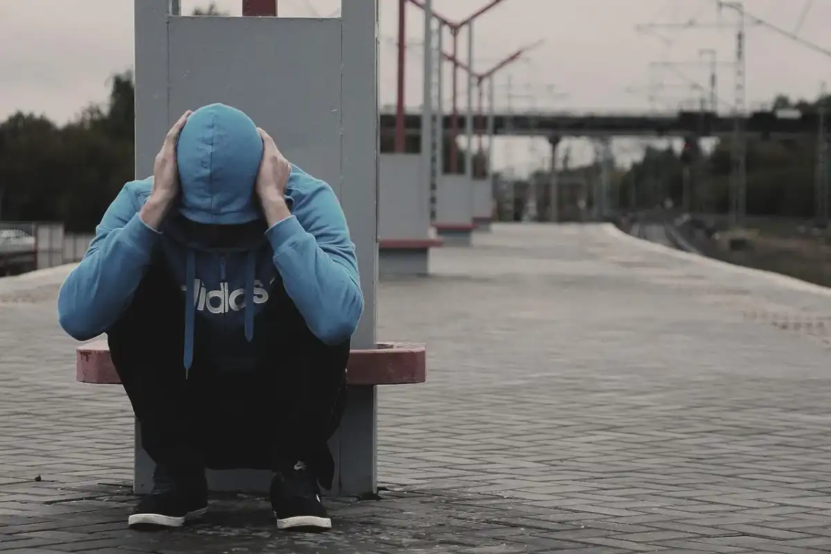 LSD i psychika - zagrożenia, objawy alarmowe i pomoc